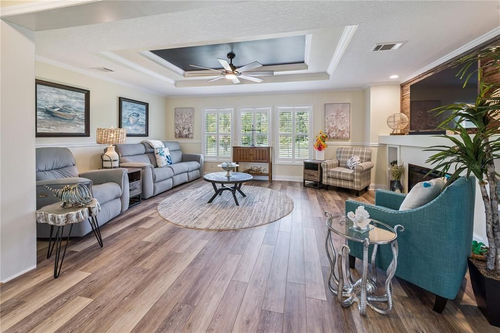 En Venta: $325,000 (3 camas, 2 baños, 1800 Pies cuadrados)