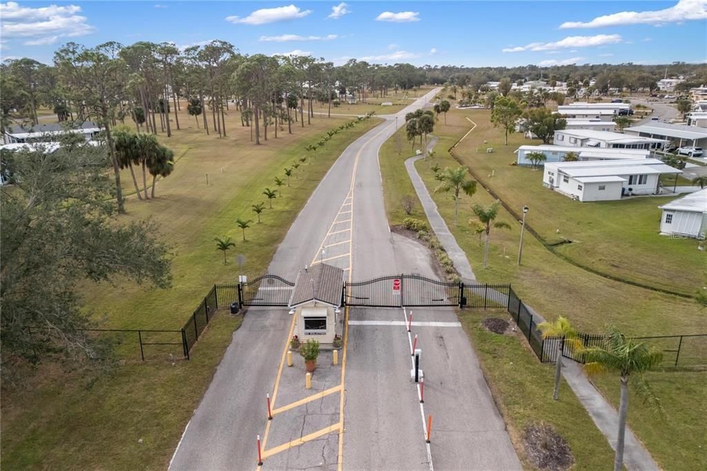 待售: $3,900 (0.10 acres)