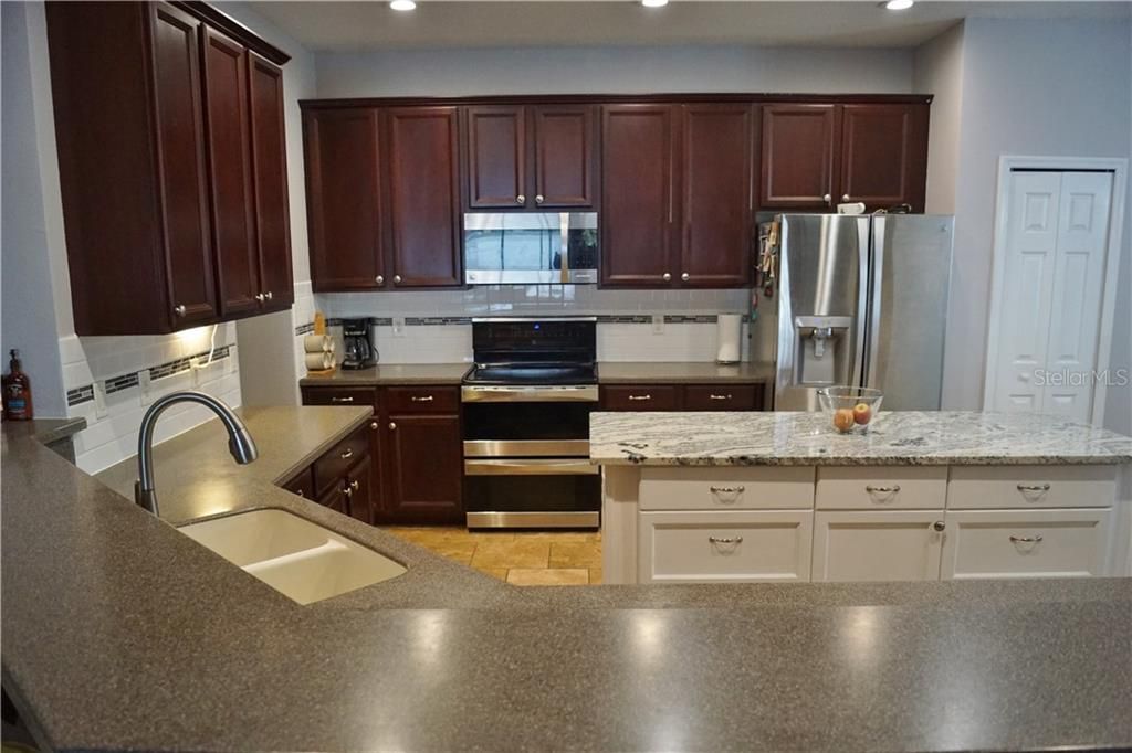 For Rent: $3,100 (4 beds, 3 baths, 3057 Square Feet)