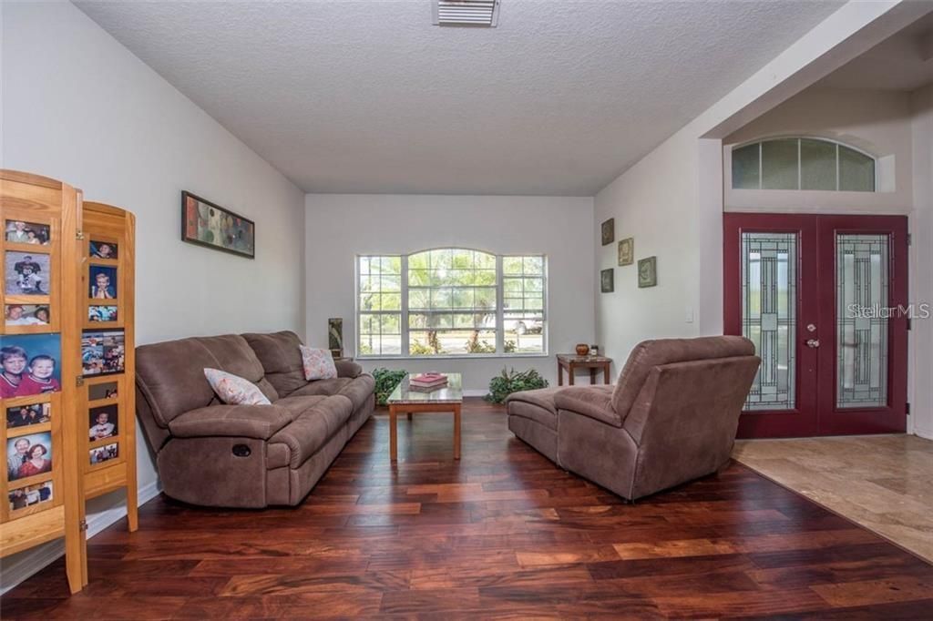 For Rent: $3,100 (4 beds, 3 baths, 3057 Square Feet)