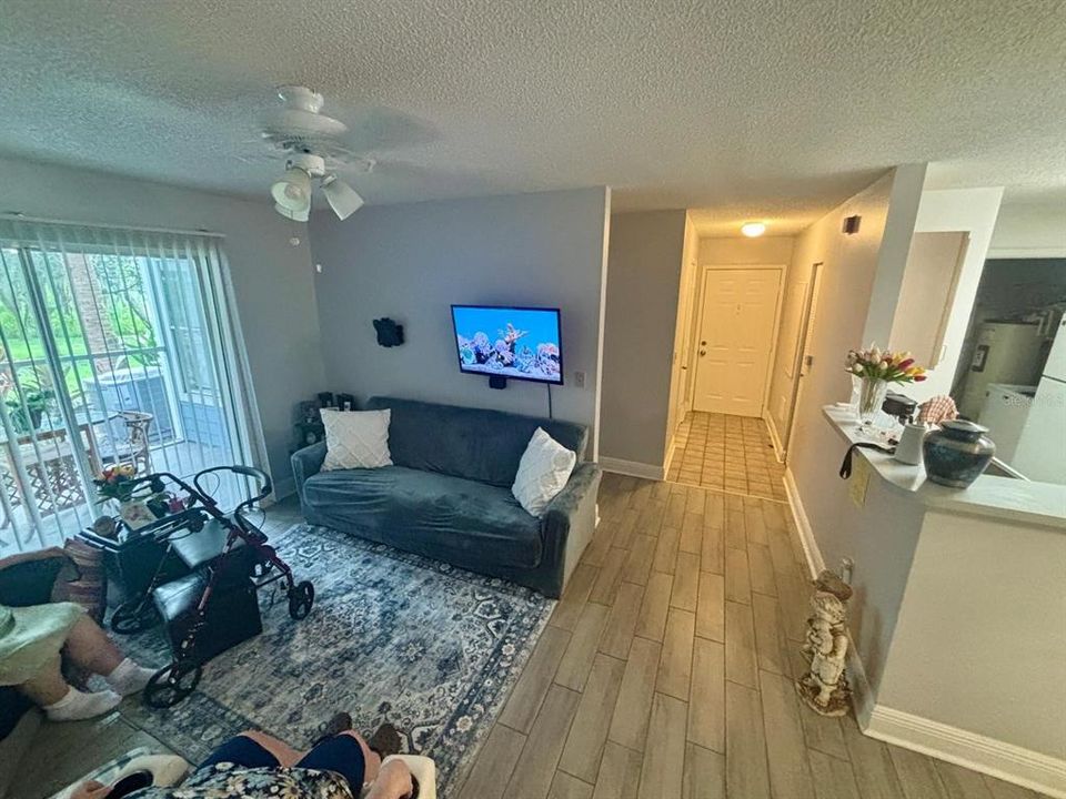 For Sale: $179,900 (2 beds, 2 baths, 954 Square Feet)