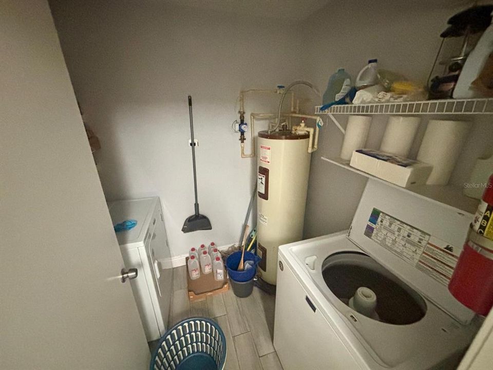 For Sale: $179,900 (2 beds, 2 baths, 954 Square Feet)