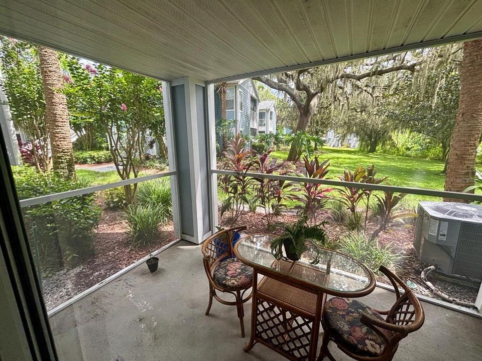 For Sale: $179,900 (2 beds, 2 baths, 954 Square Feet)