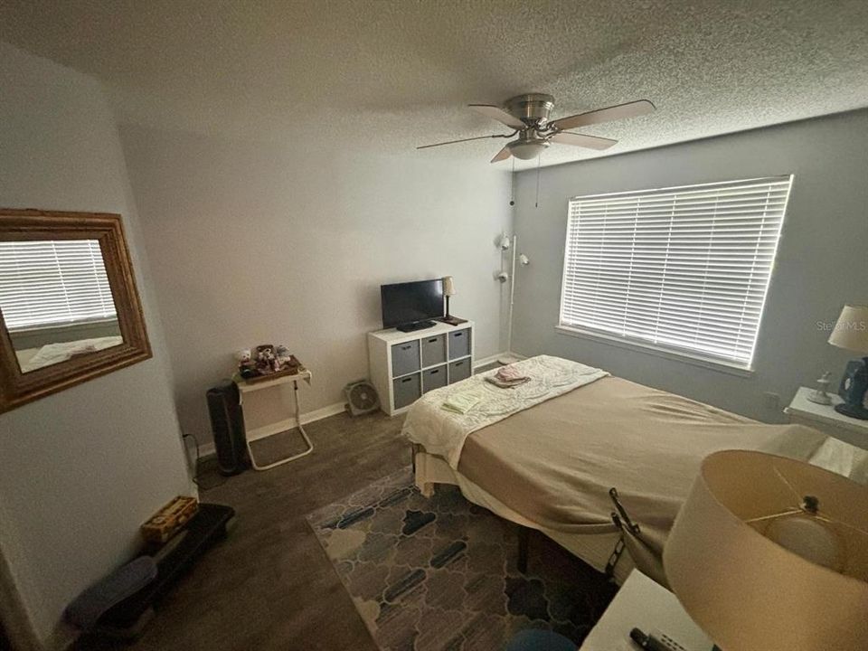 For Sale: $179,900 (2 beds, 2 baths, 954 Square Feet)