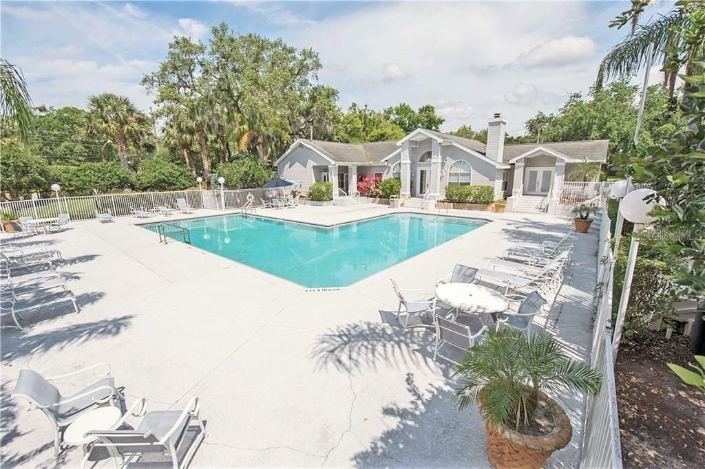 For Sale: $179,900 (2 beds, 2 baths, 954 Square Feet)