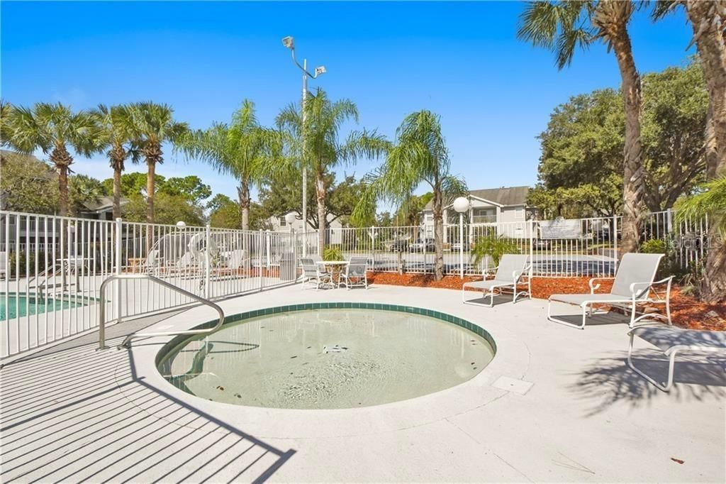 For Sale: $179,900 (2 beds, 2 baths, 954 Square Feet)