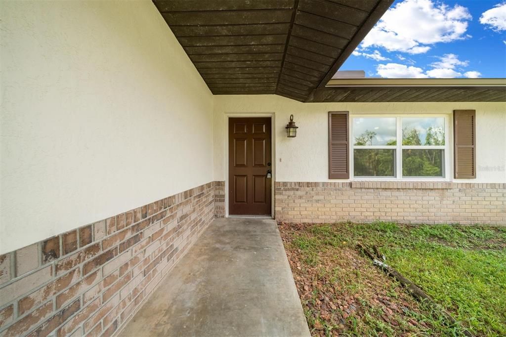 合同活跃: $225,000 (3 贝兹, 2 浴室, 1204 平方英尺)