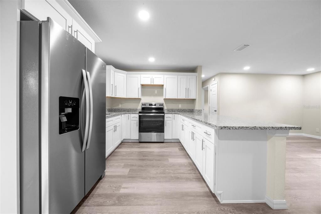 合同活跃: $225,000 (3 贝兹, 2 浴室, 1204 平方英尺)