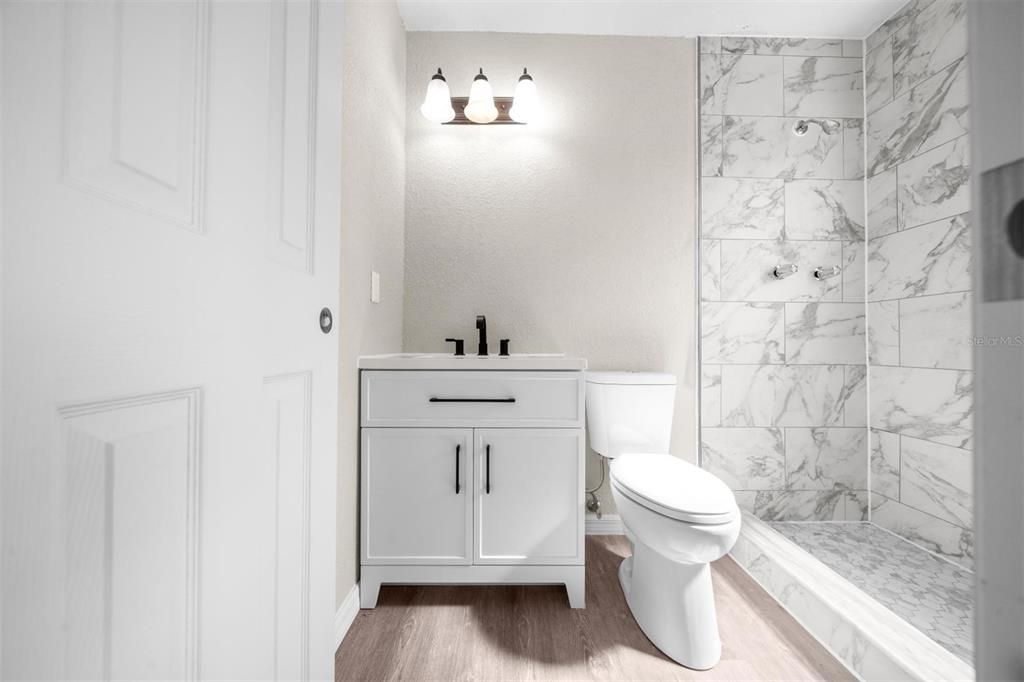 合同活跃: $225,000 (3 贝兹, 2 浴室, 1204 平方英尺)