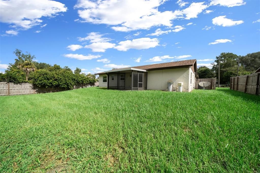 合同活跃: $225,000 (3 贝兹, 2 浴室, 1204 平方英尺)