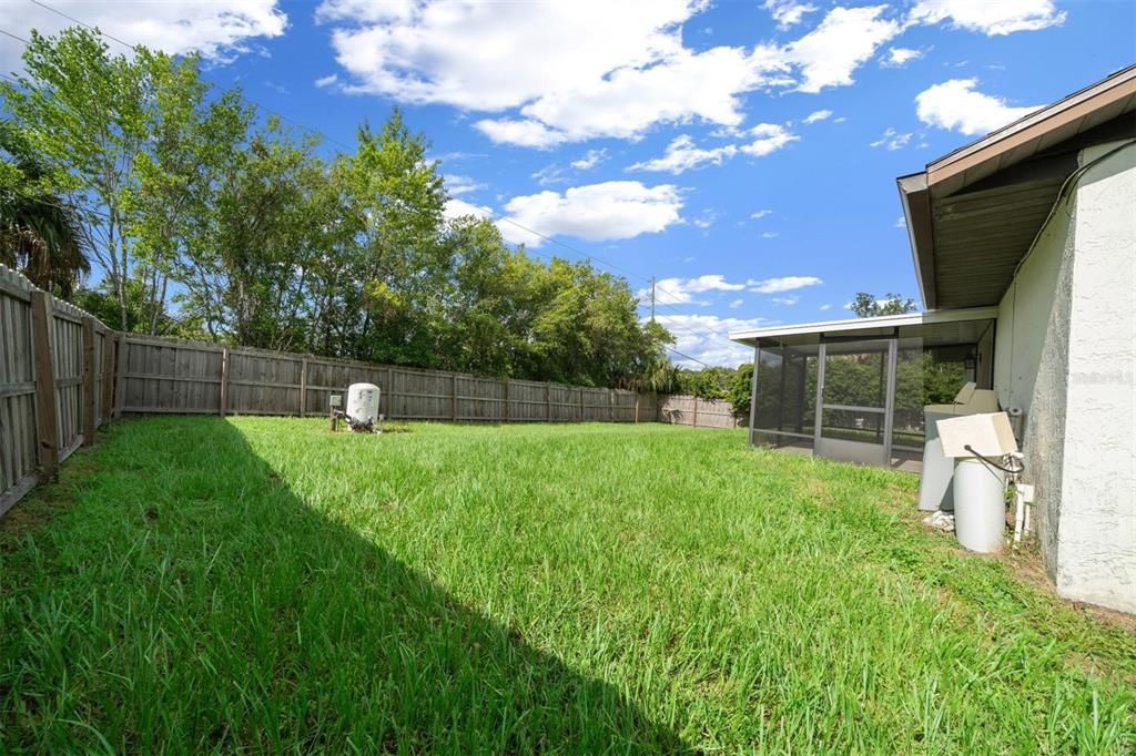 合同活跃: $225,000 (3 贝兹, 2 浴室, 1204 平方英尺)