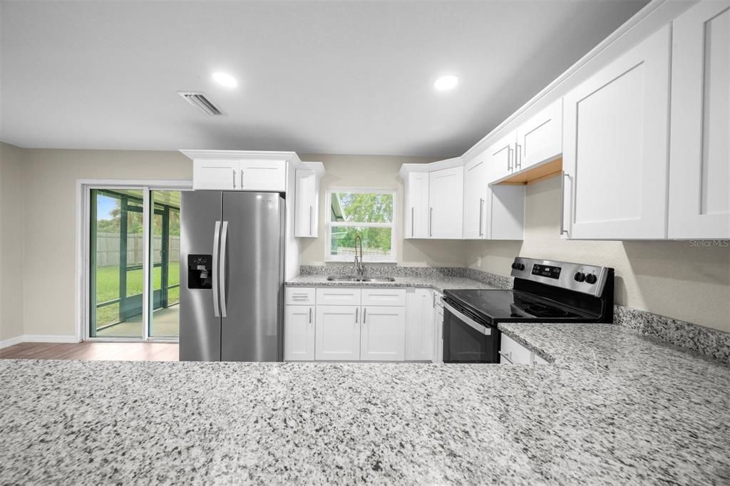 合同活跃: $225,000 (3 贝兹, 2 浴室, 1204 平方英尺)