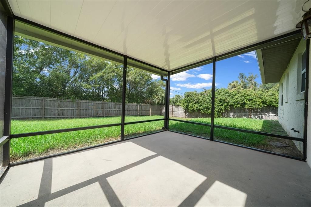 合同活跃: $225,000 (3 贝兹, 2 浴室, 1204 平方英尺)