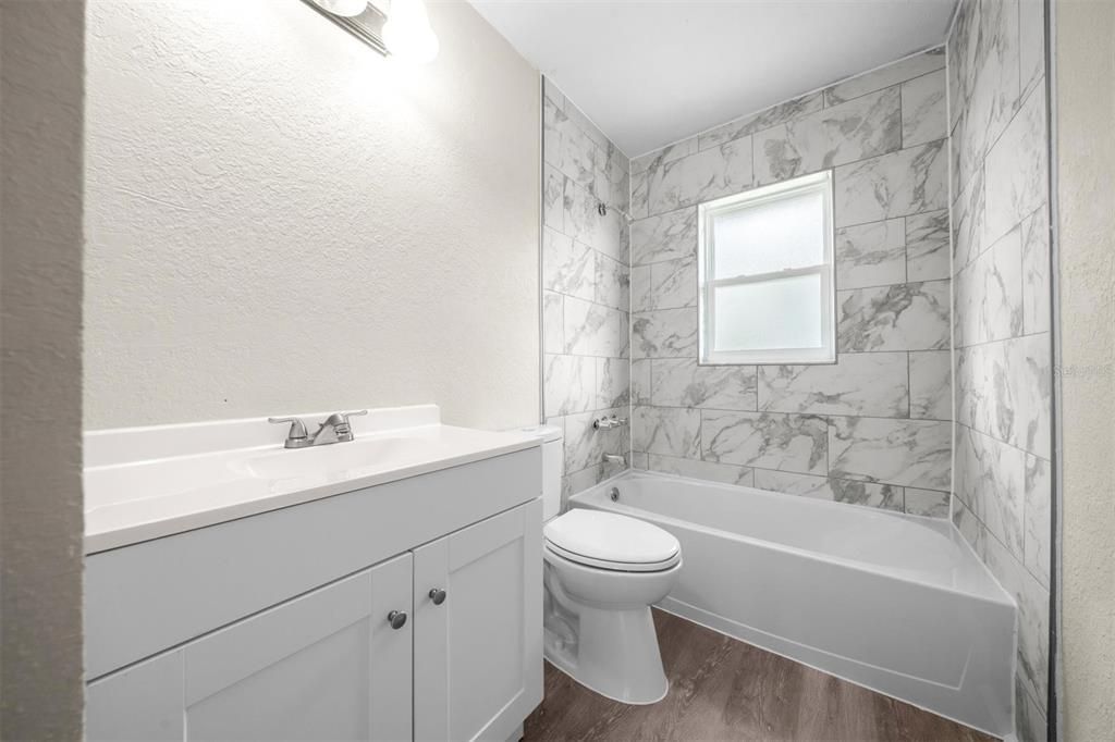 合同活跃: $225,000 (3 贝兹, 2 浴室, 1204 平方英尺)