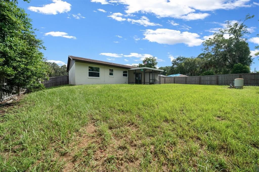 合同活跃: $225,000 (3 贝兹, 2 浴室, 1204 平方英尺)