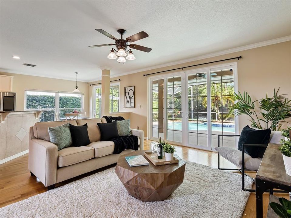 Activo con contrato: $675,000 (4 camas, 3 baños, 2861 Pies cuadrados)