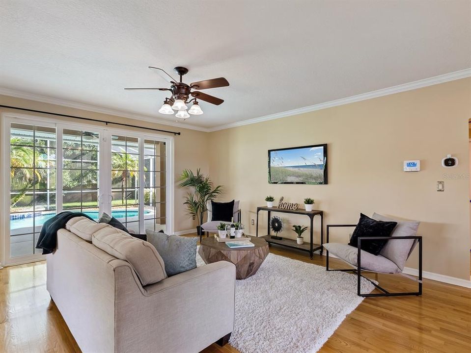 Activo con contrato: $675,000 (4 camas, 3 baños, 2861 Pies cuadrados)