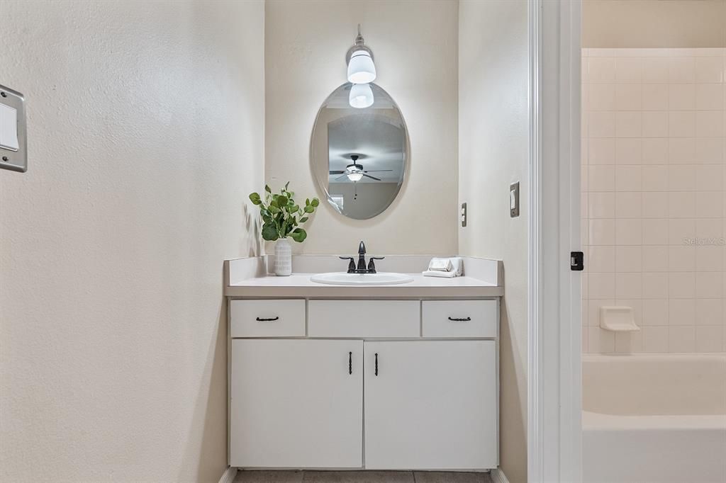 Activo con contrato: $675,000 (4 camas, 3 baños, 2861 Pies cuadrados)