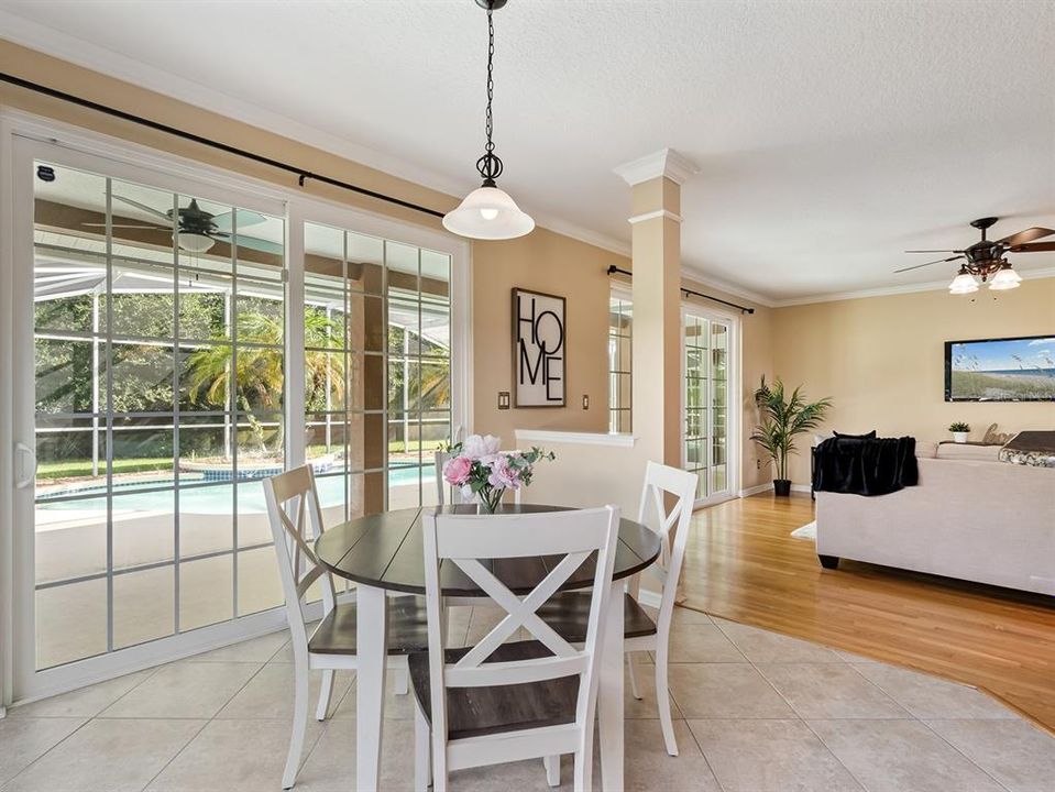 Activo con contrato: $675,000 (4 camas, 3 baños, 2861 Pies cuadrados)