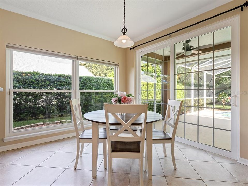 Activo con contrato: $675,000 (4 camas, 3 baños, 2861 Pies cuadrados)