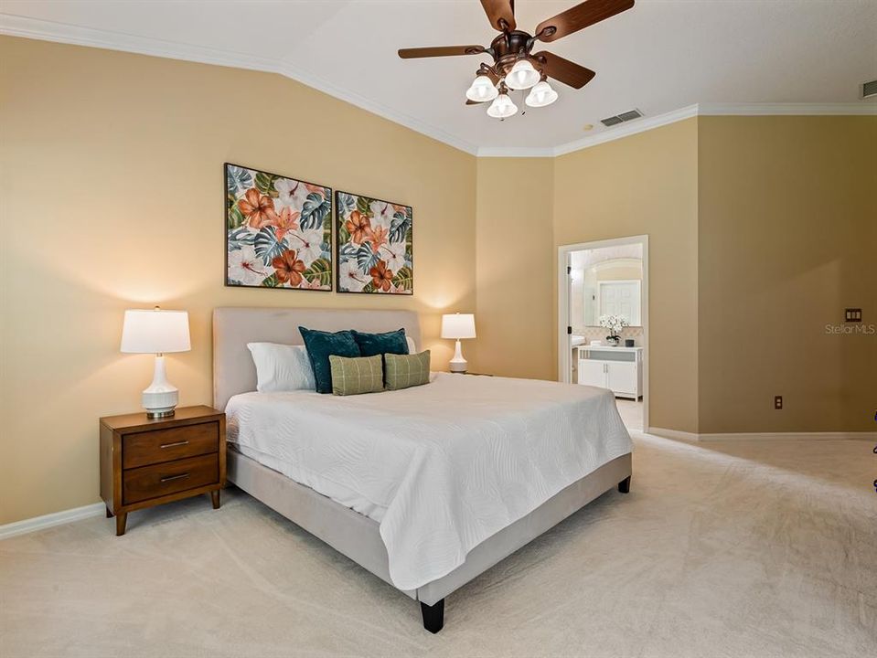 Activo con contrato: $675,000 (4 camas, 3 baños, 2861 Pies cuadrados)