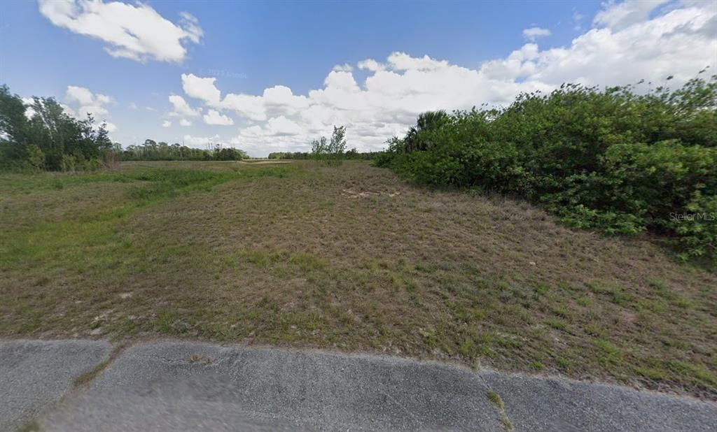 待售: $17,900 (0.30 acres)