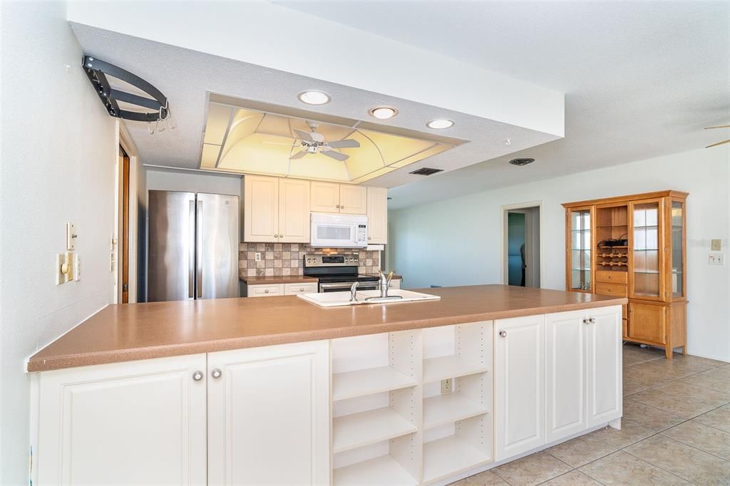 Active With Contract: $320,000 (2 beds, 2 baths, 1556 Square Feet)