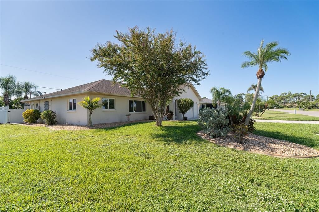 Active With Contract: $320,000 (2 beds, 2 baths, 1556 Square Feet)