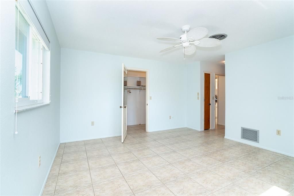 Active With Contract: $320,000 (2 beds, 2 baths, 1556 Square Feet)