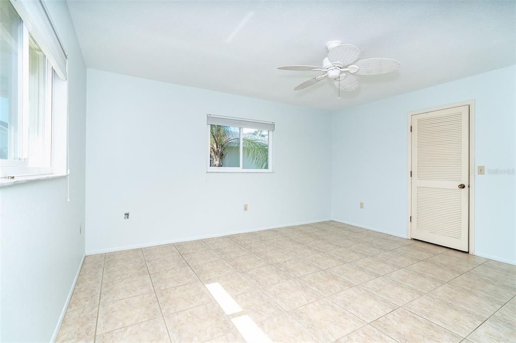 Active With Contract: $320,000 (2 beds, 2 baths, 1556 Square Feet)