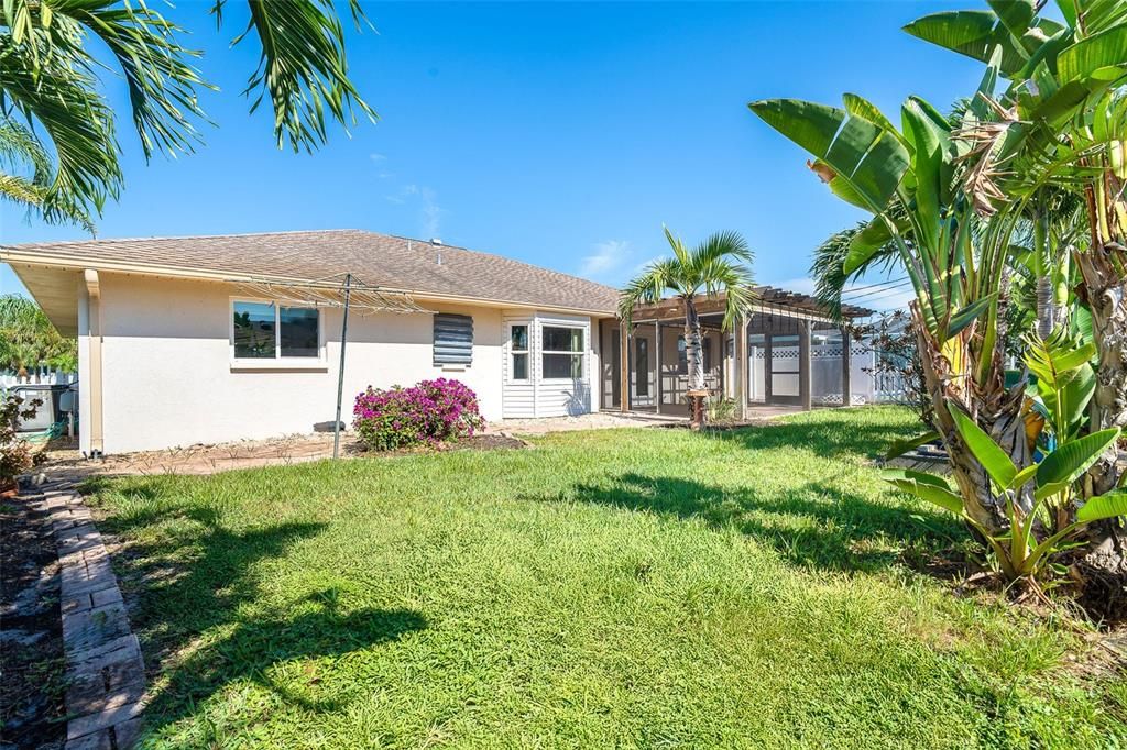 Active With Contract: $320,000 (2 beds, 2 baths, 1556 Square Feet)