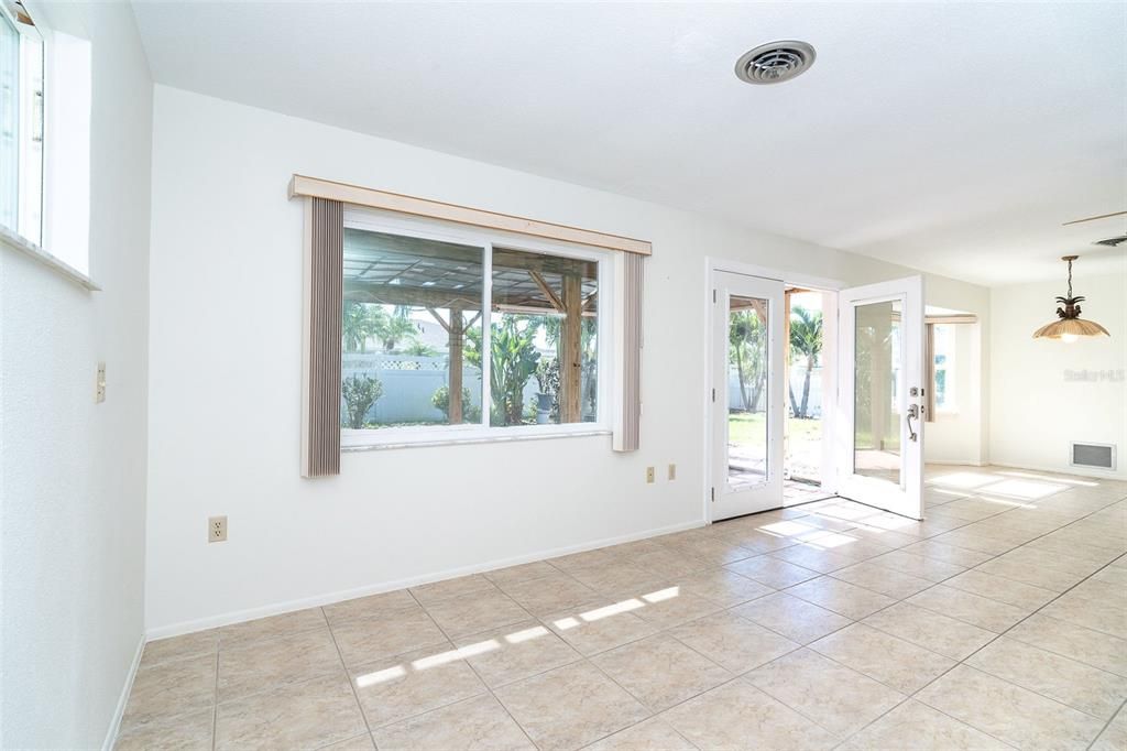 Active With Contract: $320,000 (2 beds, 2 baths, 1556 Square Feet)