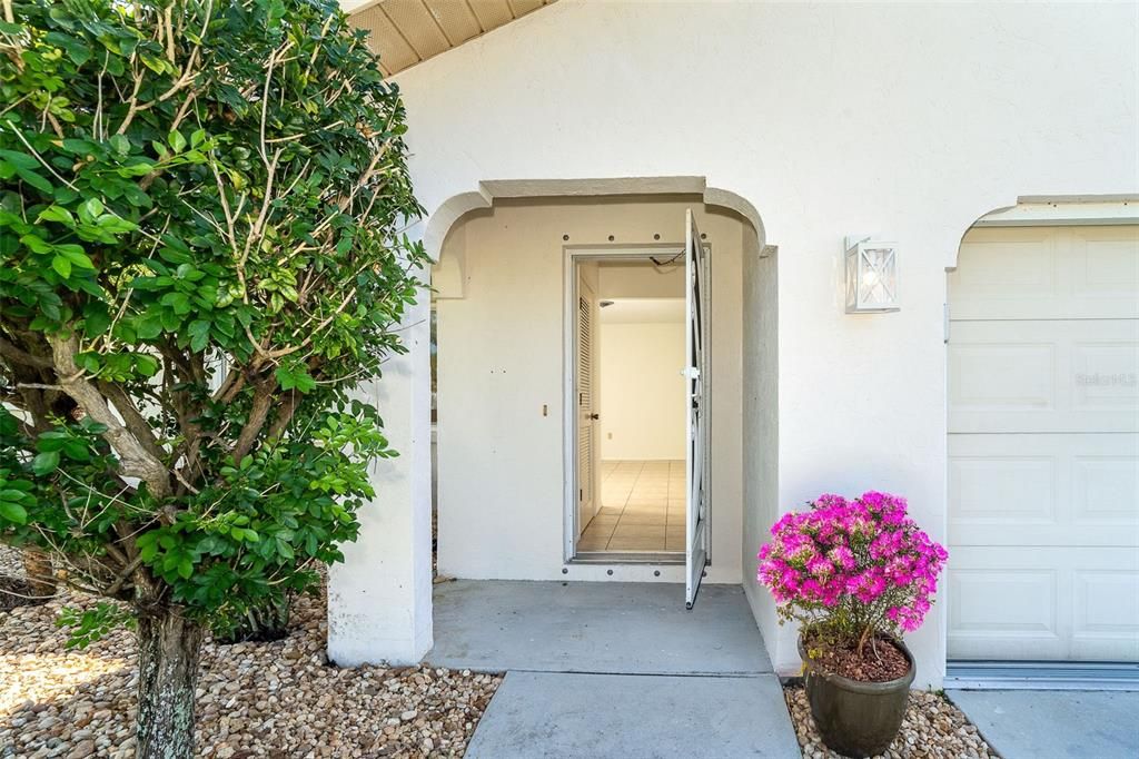 Active With Contract: $320,000 (2 beds, 2 baths, 1556 Square Feet)