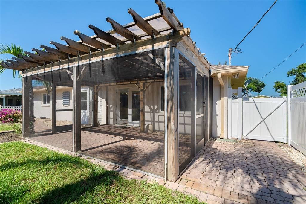 Active With Contract: $320,000 (2 beds, 2 baths, 1556 Square Feet)