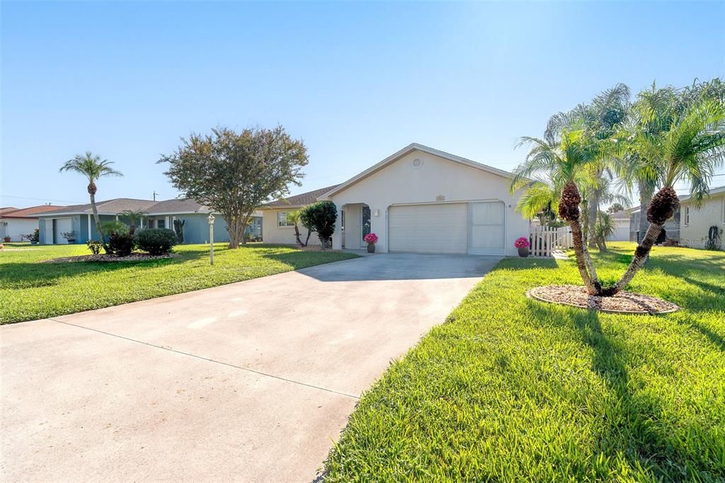 Active With Contract: $320,000 (2 beds, 2 baths, 1556 Square Feet)