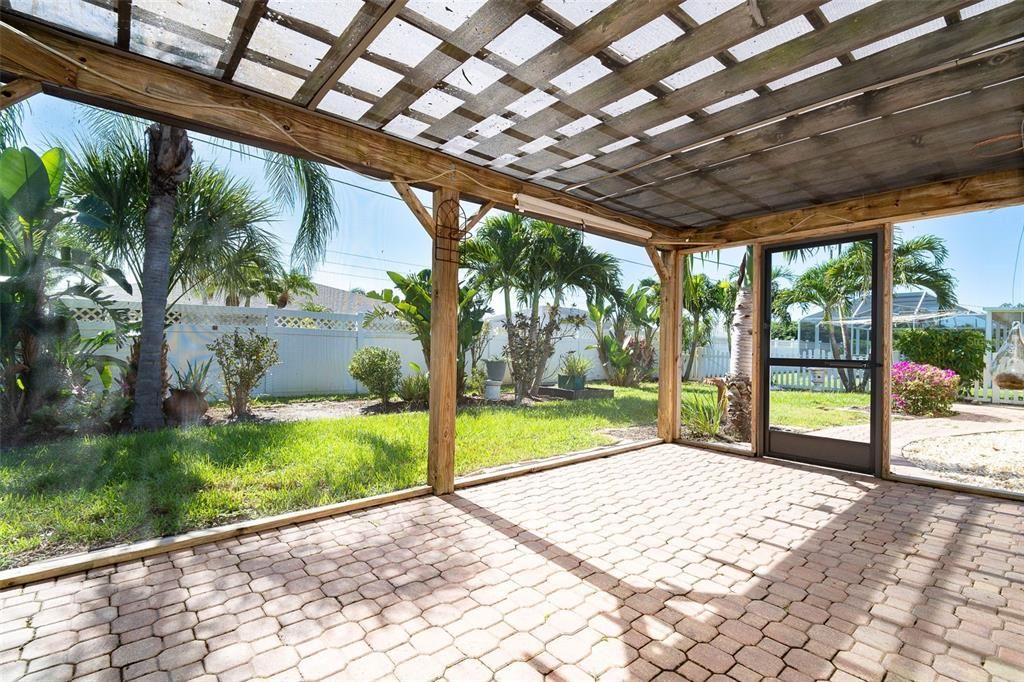 Active With Contract: $320,000 (2 beds, 2 baths, 1556 Square Feet)