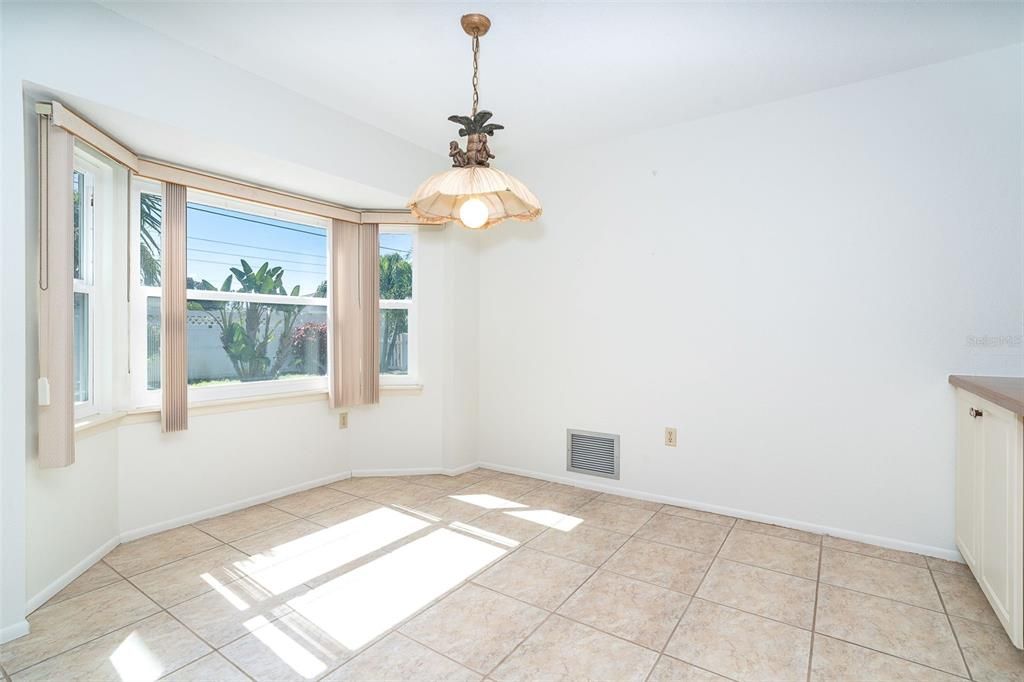 Active With Contract: $320,000 (2 beds, 2 baths, 1556 Square Feet)