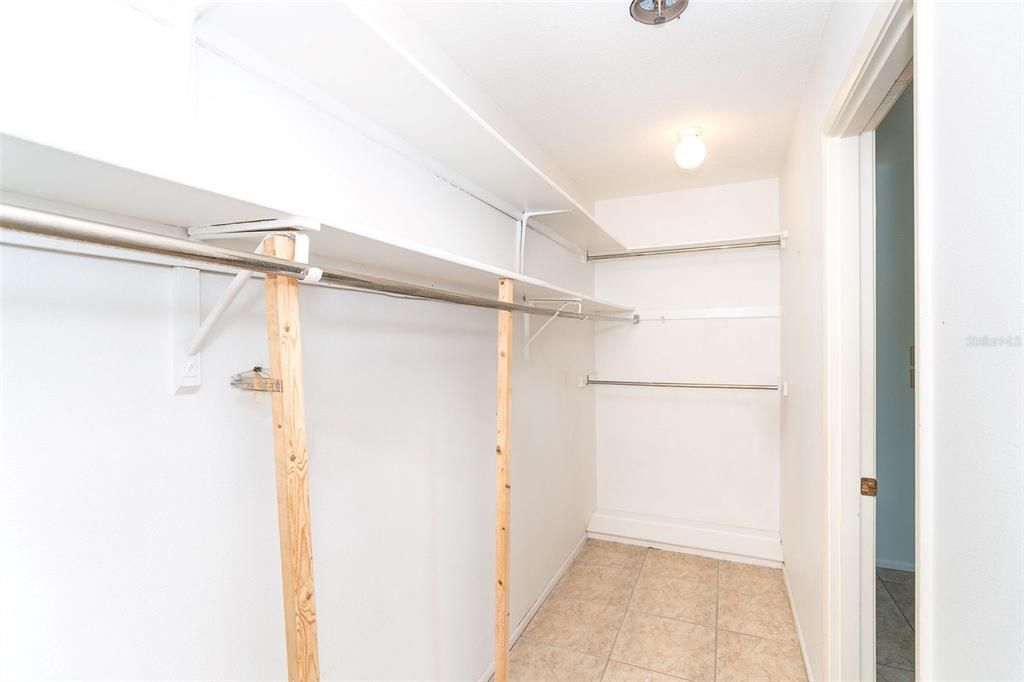 Active With Contract: $320,000 (2 beds, 2 baths, 1556 Square Feet)