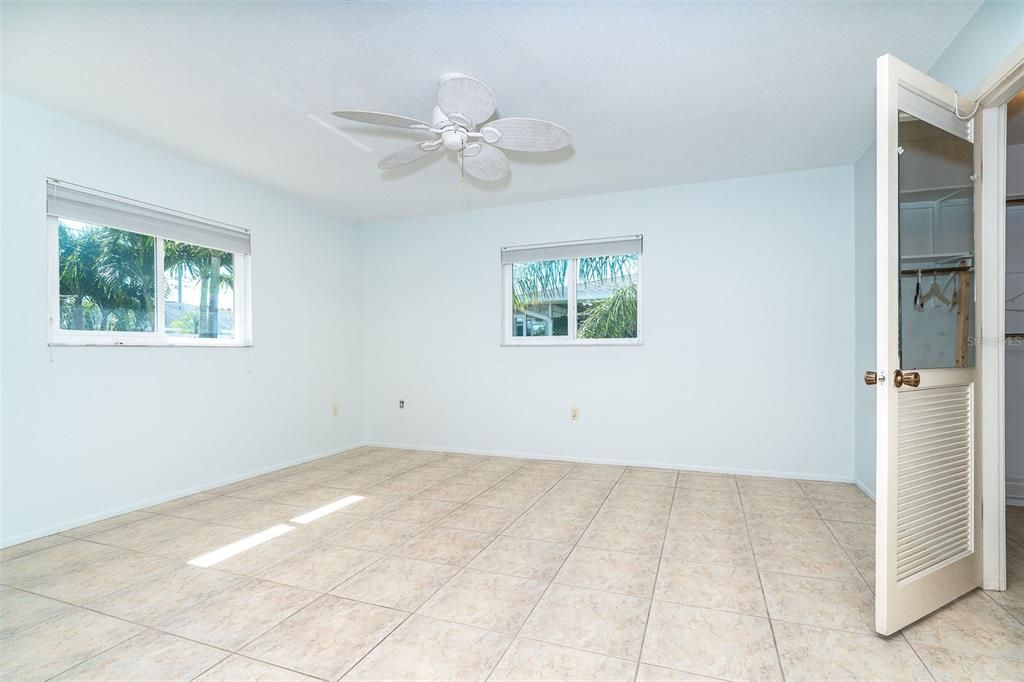 Active With Contract: $320,000 (2 beds, 2 baths, 1556 Square Feet)