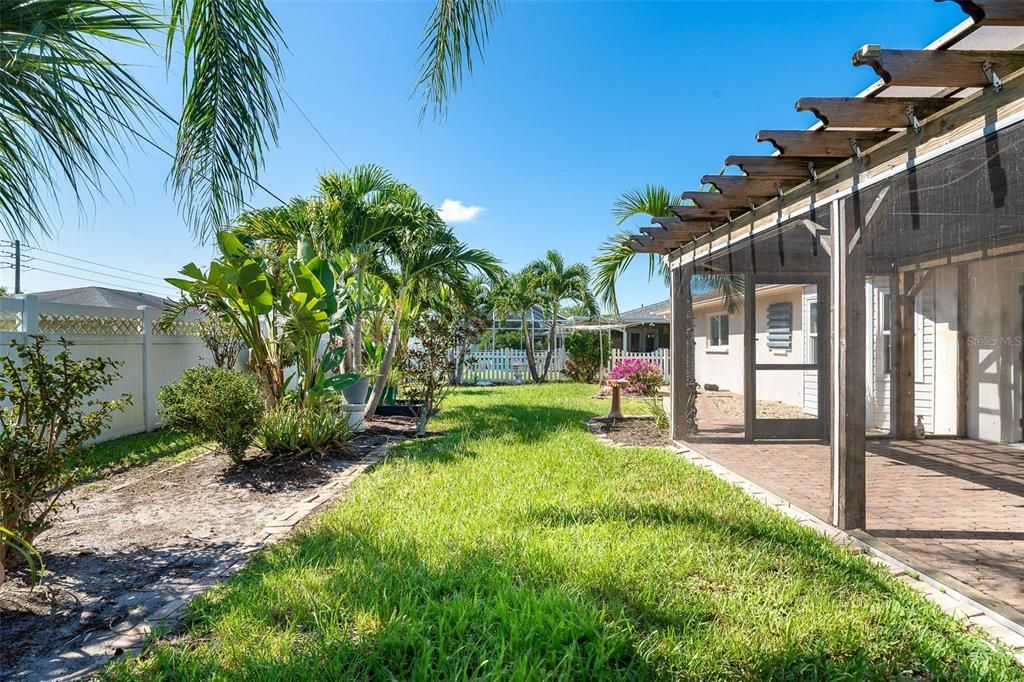 Active With Contract: $320,000 (2 beds, 2 baths, 1556 Square Feet)