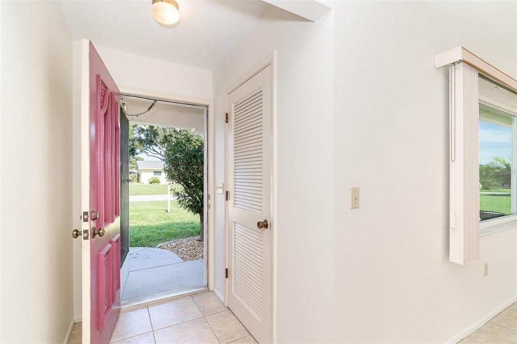 Active With Contract: $320,000 (2 beds, 2 baths, 1556 Square Feet)