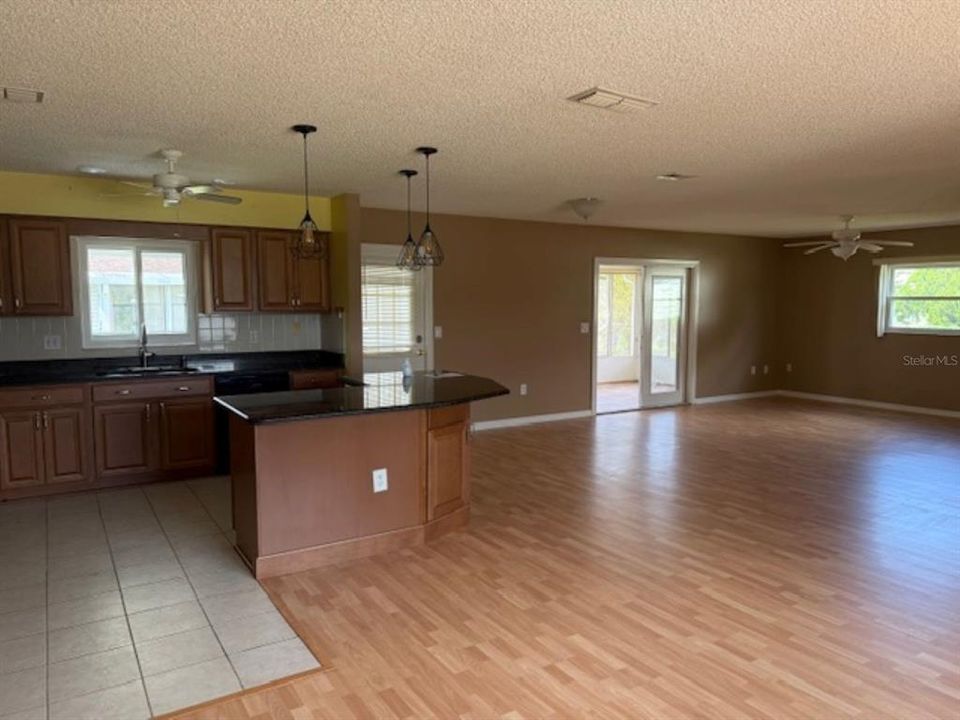 Active With Contract: $190,000 (2 beds, 2 baths, 1450 Square Feet)