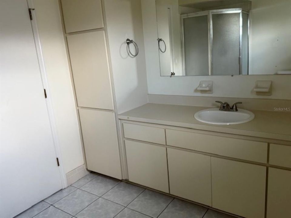 Active With Contract: $190,000 (2 beds, 2 baths, 1450 Square Feet)