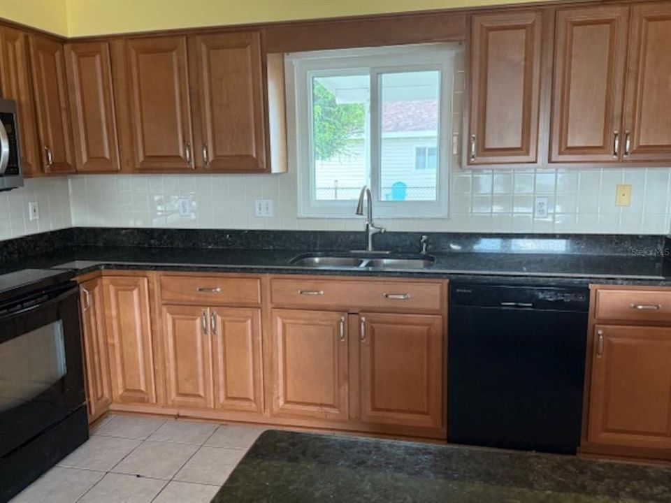 Active With Contract: $190,000 (2 beds, 2 baths, 1450 Square Feet)