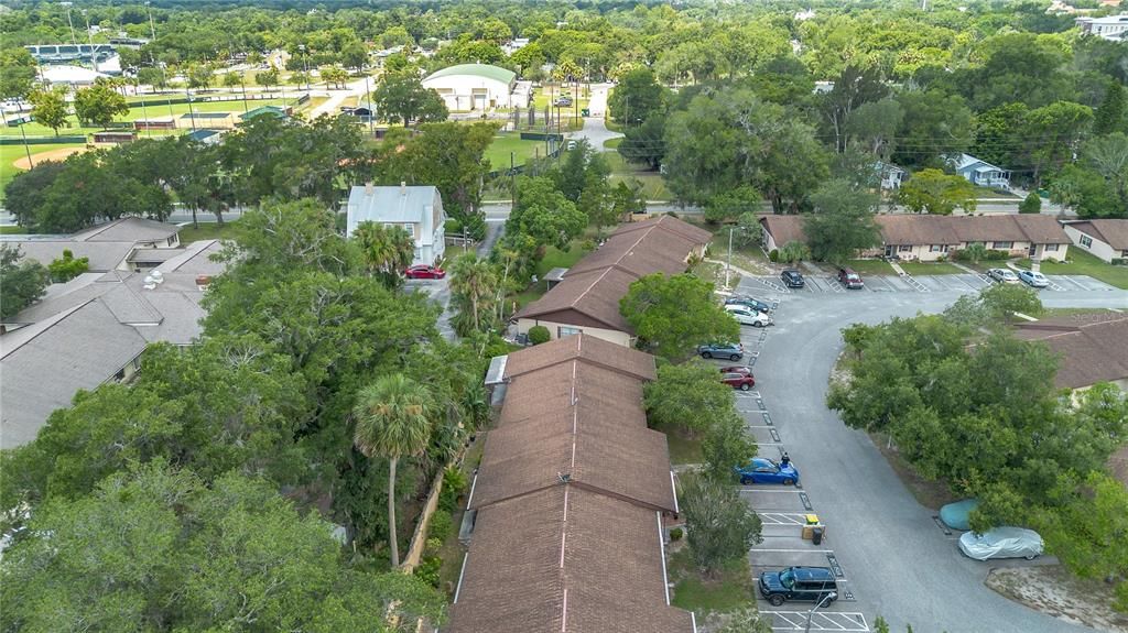 For Sale: $162,000 (2 beds, 2 baths, 979 Square Feet)