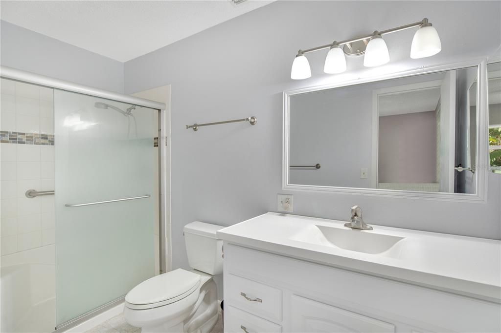 For Sale: $162,000 (2 beds, 2 baths, 979 Square Feet)