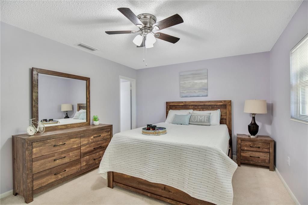 For Sale: $162,000 (2 beds, 2 baths, 979 Square Feet)