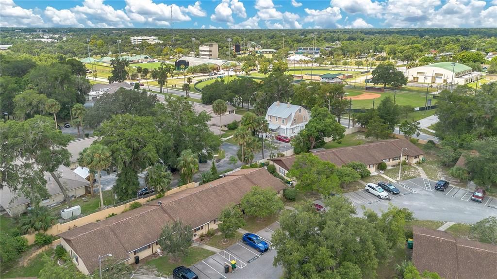 For Sale: $162,000 (2 beds, 2 baths, 979 Square Feet)