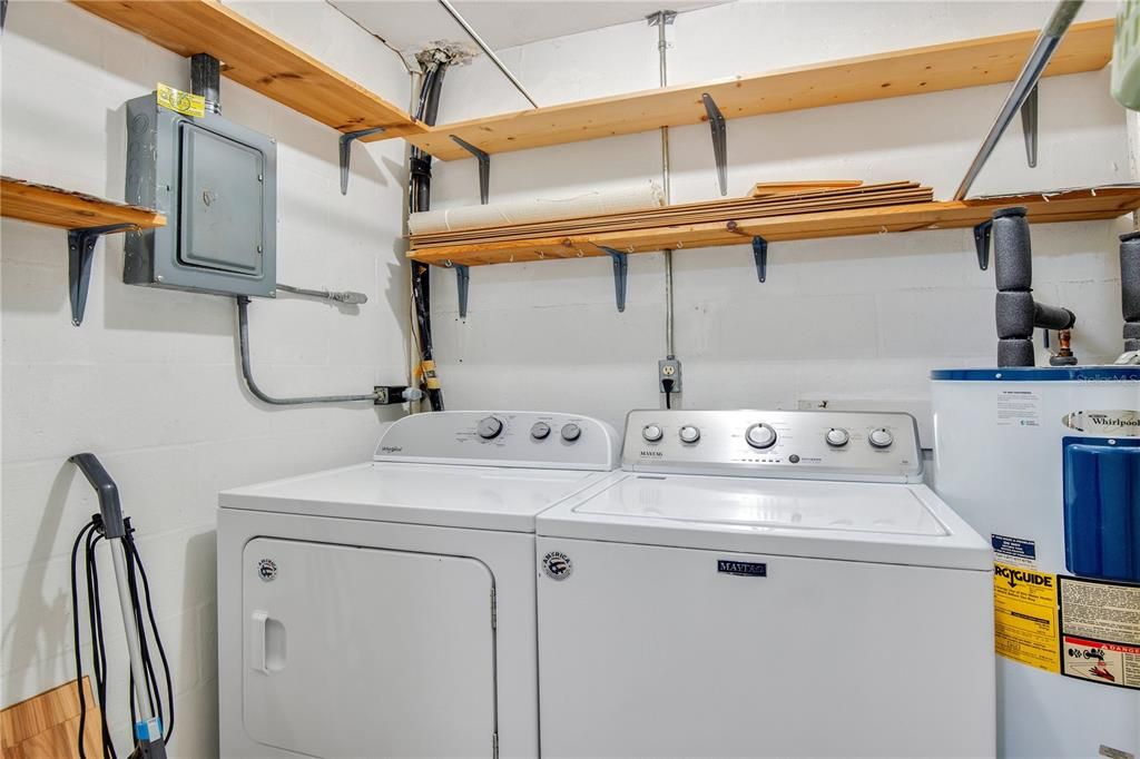 For Sale: $162,000 (2 beds, 2 baths, 979 Square Feet)