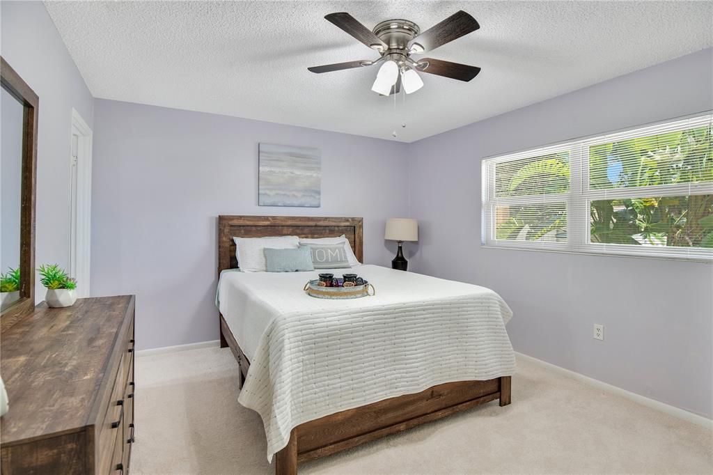 For Sale: $162,000 (2 beds, 2 baths, 979 Square Feet)